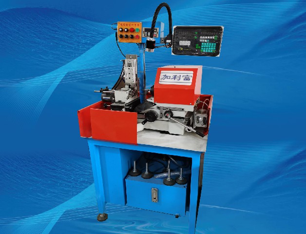 Precision internal punch die